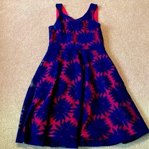 Beautiful girls Nicole Miller Dress